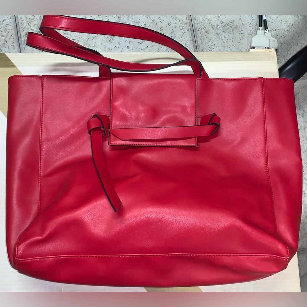 Elizabeth Arden tote